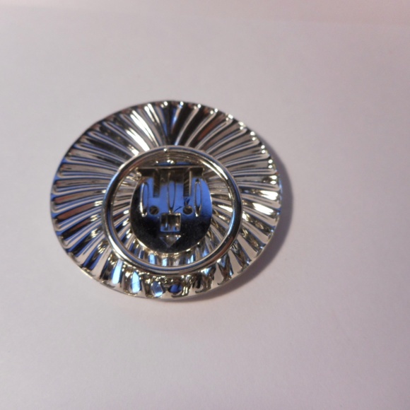 Vintage Silver Tone Pleated Swirl Round Scarf Ring Clasp - Picture 4 of 5